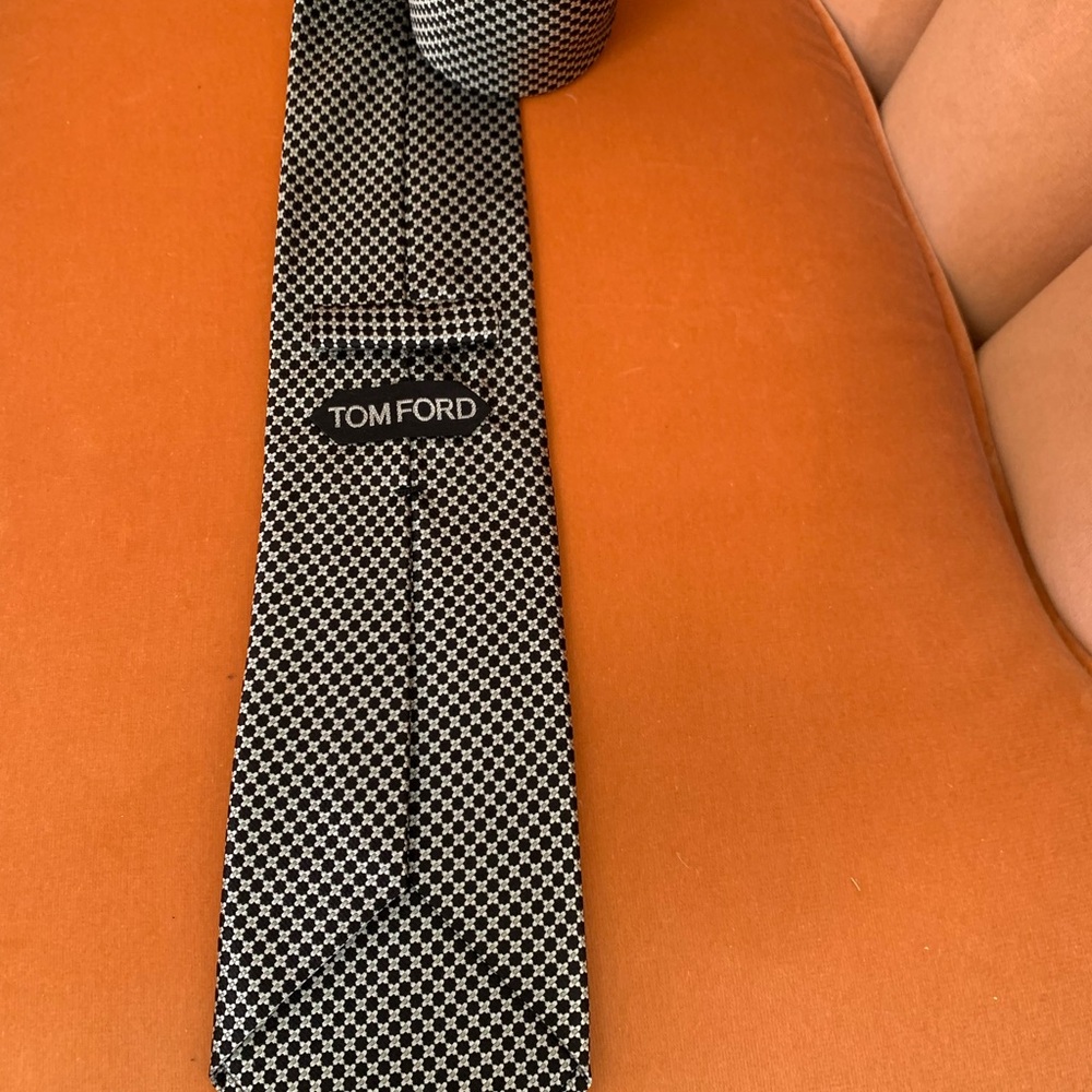 Tom Ford Black and White Men's Tie - Picture 2 of 4